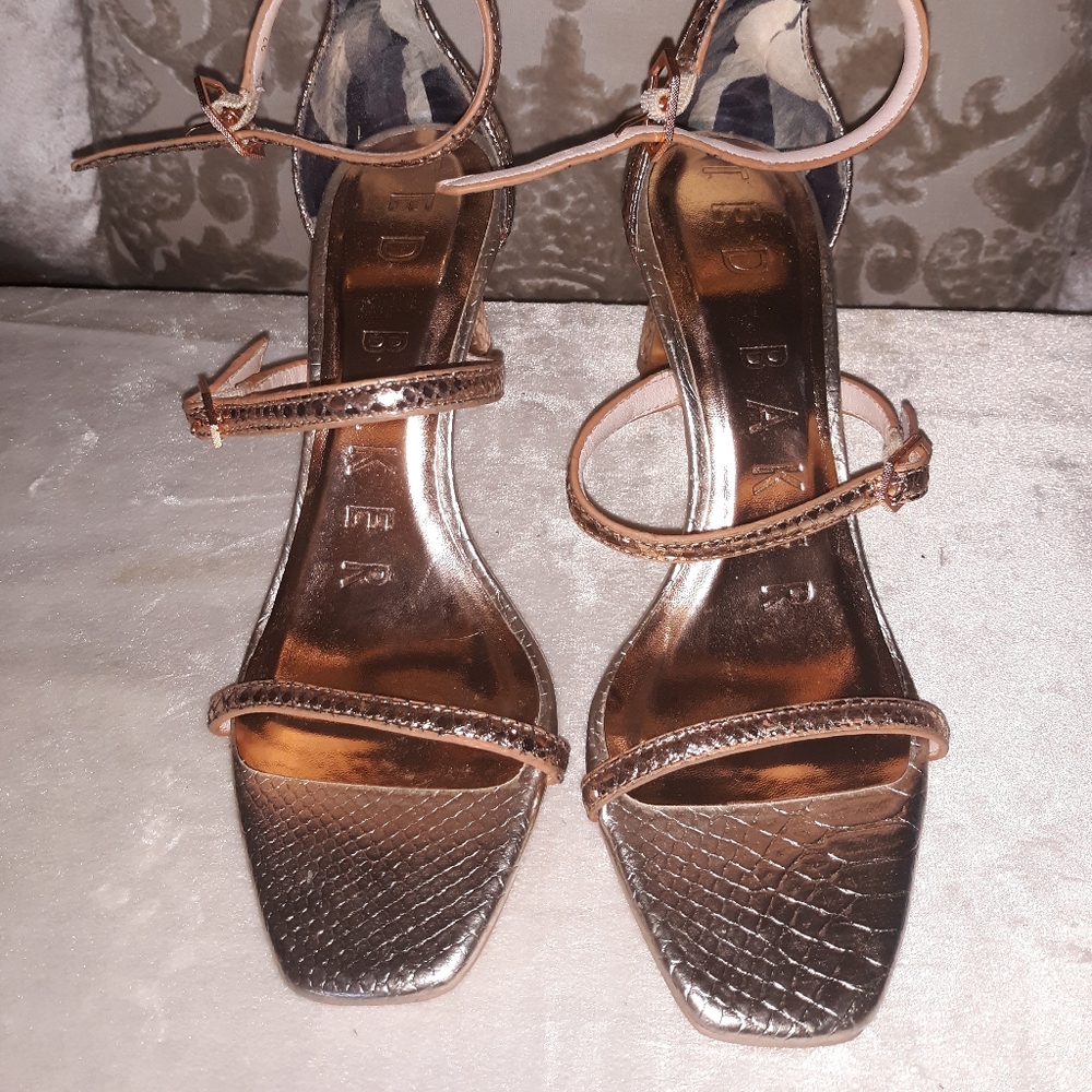 Ted Baker London pink metallic size 37.5 7